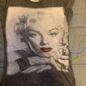 MARILYN MONROE GRAY T-SHIRT.